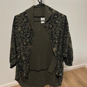 Anthropology short 3/4 sleeve tunic sweater.